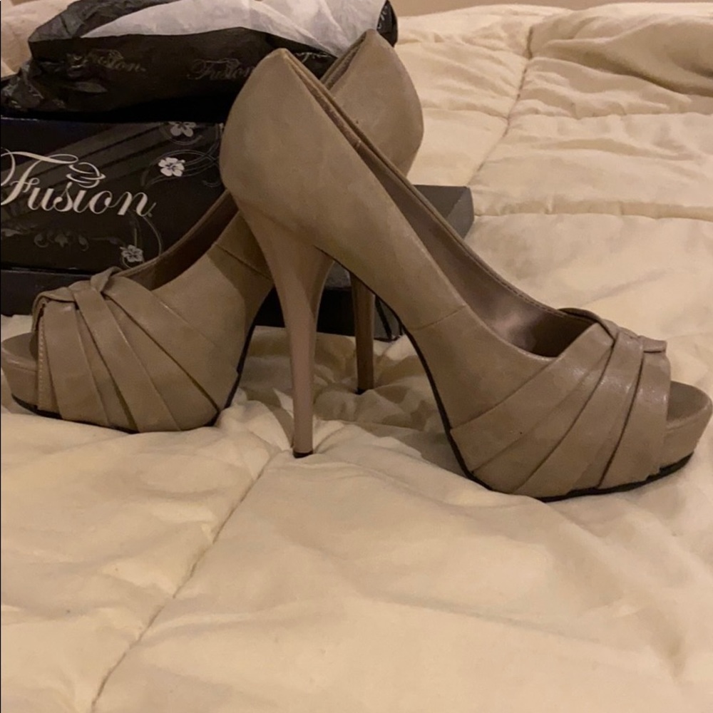 Fusion High Heel pumps - size 7
